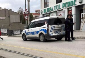 eskisehirde polis araclarina carpan motosiklet hizla kacti x8i35HZm.jpg